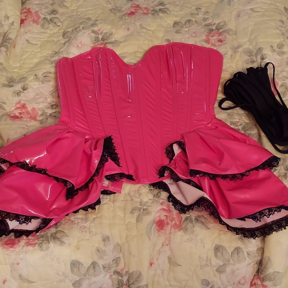 PVC CORSET AND CAPE FROM ARTIFICE - Picture 2 of 9